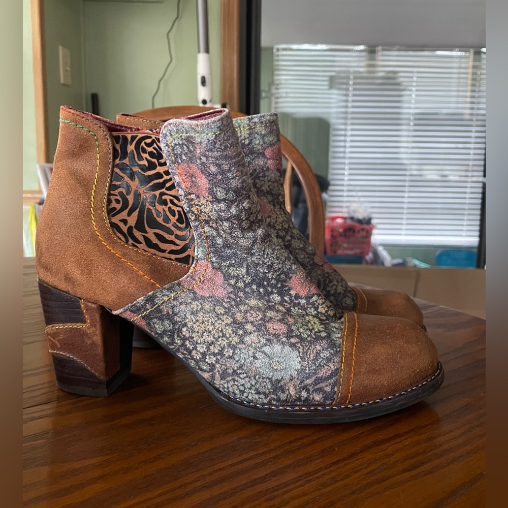 L'Artiste by Spring Step - Melvina Floral Boots - Women's 9/EU40 - Brown Multi - Picture 4 of 11